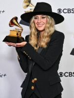 Grammy 2024 Lainey Wilson Black Coat
