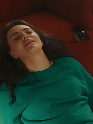 Goodrich Michael Mila Kunis Green Sweatshirt