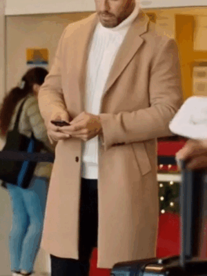 Moms Christmas Boyfriend 2023 Anthony Bewlz Beige Wool Coat